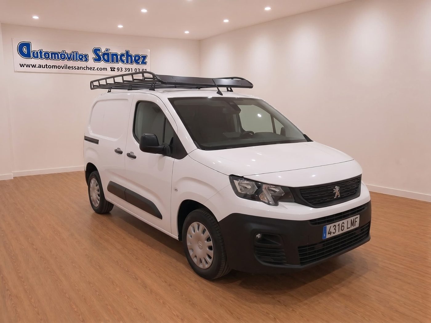 Peugeot Partner Furgón revisado, disponible en el grupo Automóviles Sánchez / Movexa